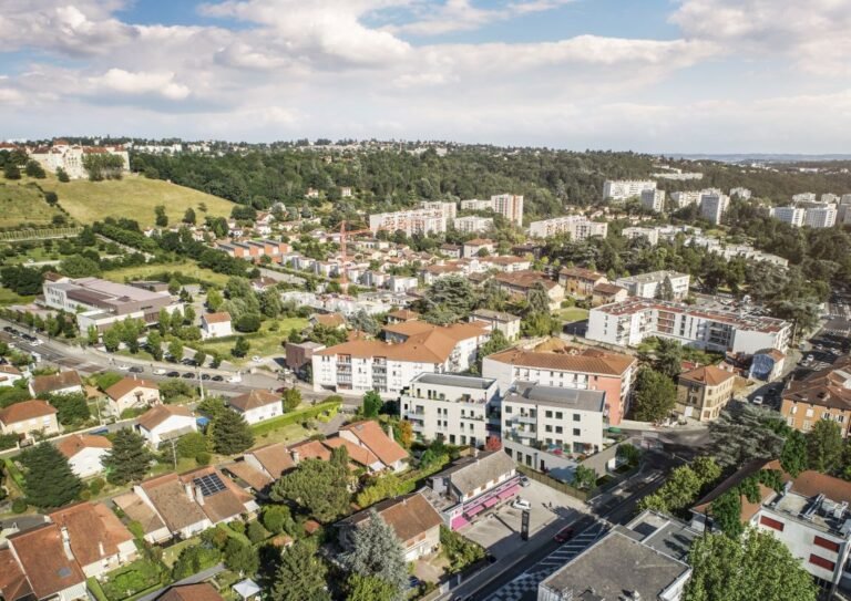 Centre ville de Francheville dans le rhône 69340