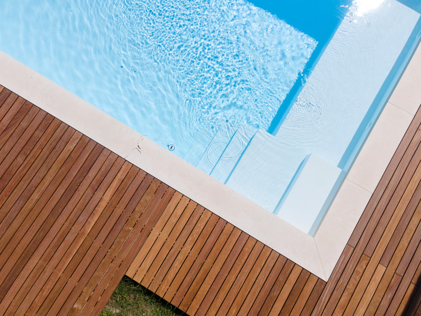 Construction d'une piscine en béton sur-mesure à Francheville